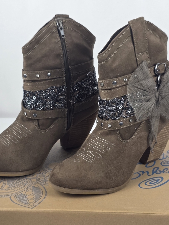 naughty monkey Shoes - Naughty Monkey “Wilson” Western Ankle Boots – Tan Glitter Accent – Women’s 8.5 –